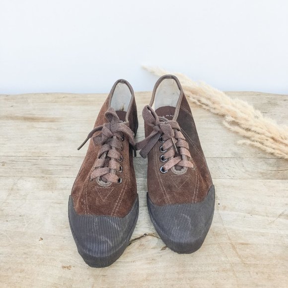 Vintage 80s Suede and Rubber Lace-up Tennis - Picture 7 of 7